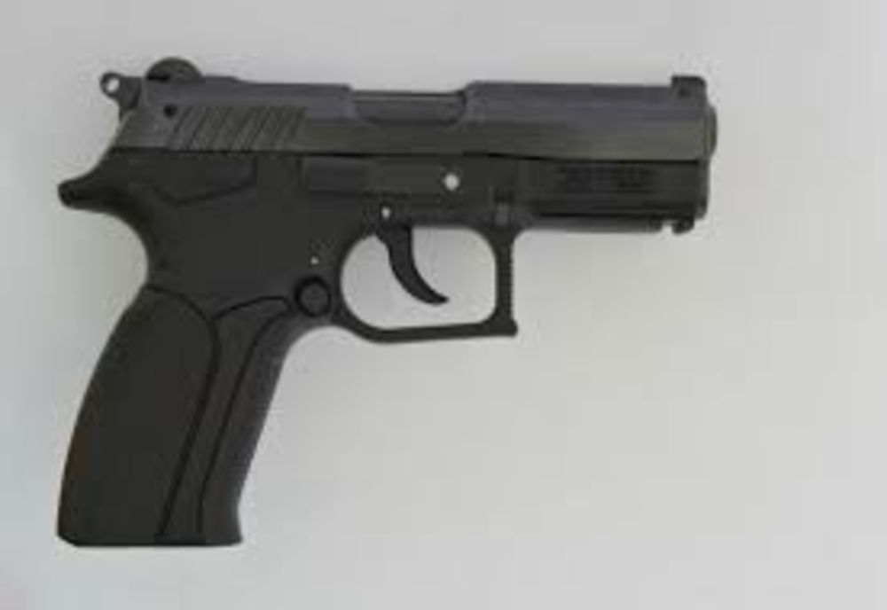 Armă ridicată de polițiști pentru cercetări! De unde era adus pistolul