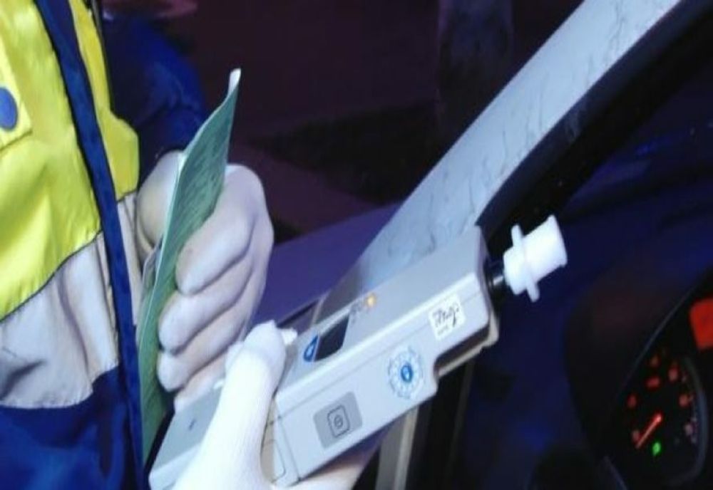 Dosar penal pentru un bărbat care conducea beat, în miez de noapte, pe străzile din Onești