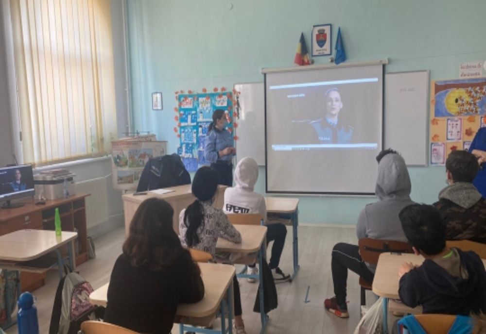 ”Gândește! Nu este o glumă! Apelul fals la 112 se pedepsește! Sună responsabil!”