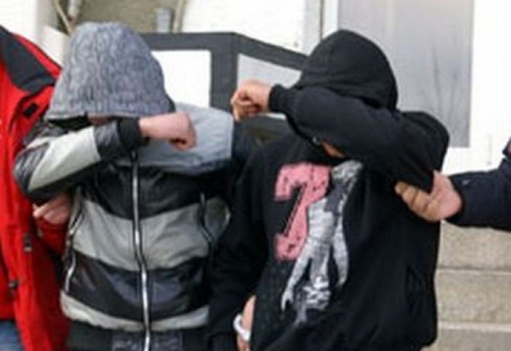 Tâlhari la drumul mare: doi bărbați i-au luat geanta și telefonul unei femei