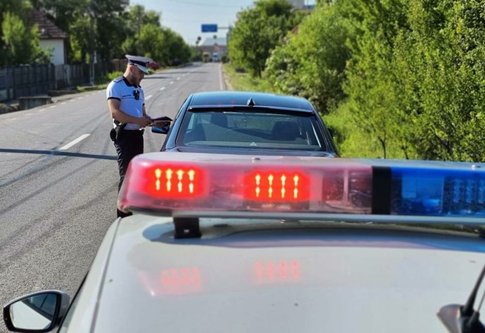 „Taximetrist” de ocazie amendat și lăsat fără plăcuțele de înmatriculare