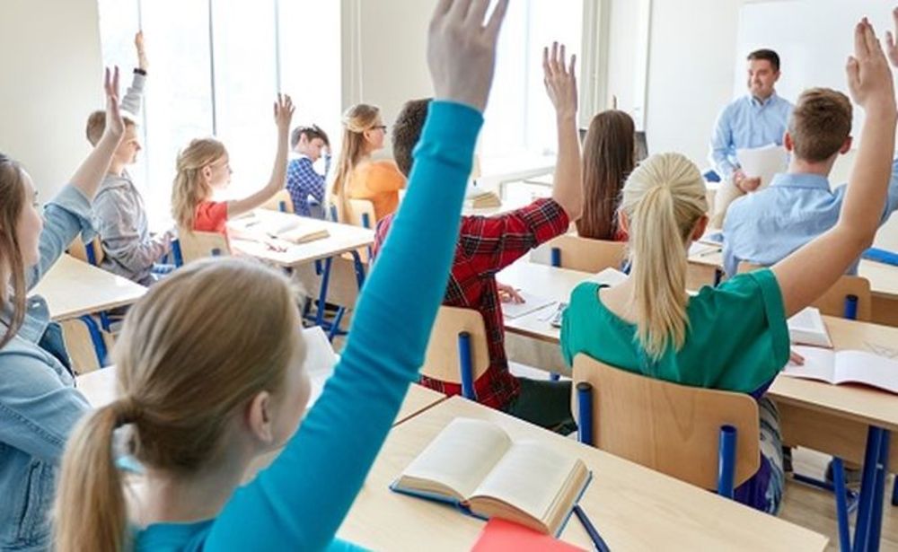 Peste 11.000 de burse școlare pentru elevii din municipiul Bacău