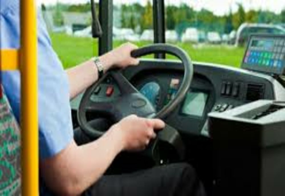 Hoț prins după ce a furat bani de pe bordul unui autobuz