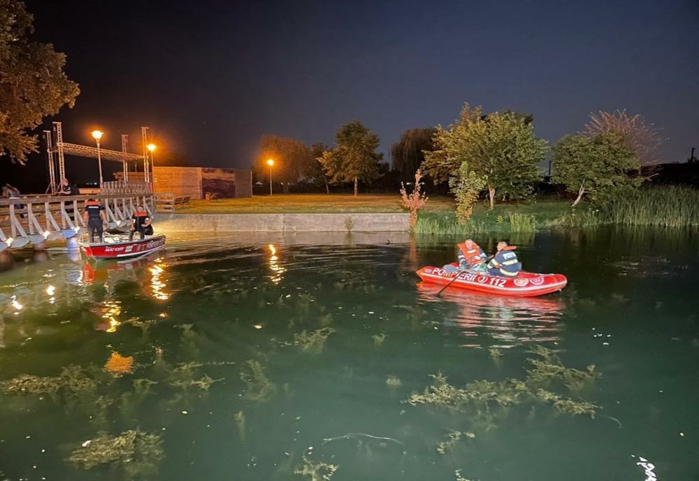 Un copil de 13 ani a murit înecat, după ce a căzut în apă într-o zonă de agrement