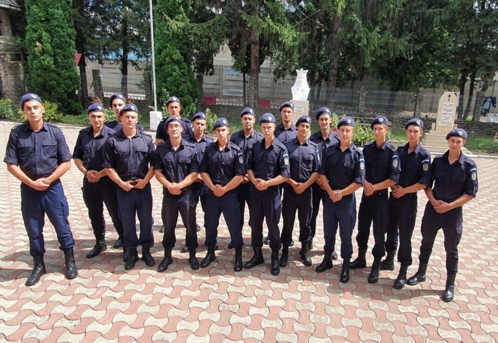 17 elevi în practică la Inspectoratul de Jandarmi Judeţean Bacău 