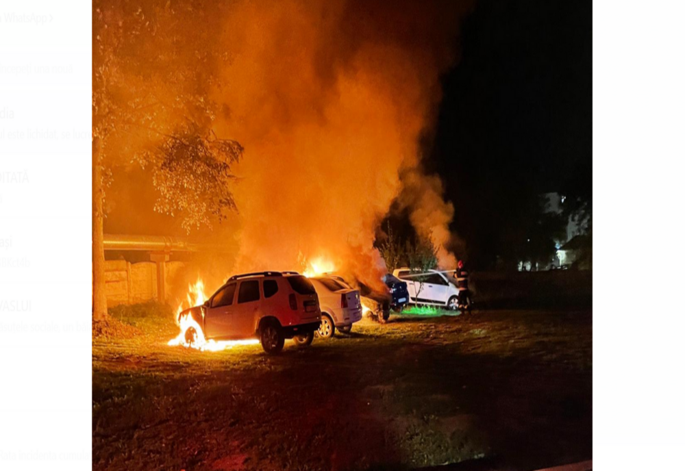 Mai multe autoturisme în flăcări, în toiul nopții, în Bacău!