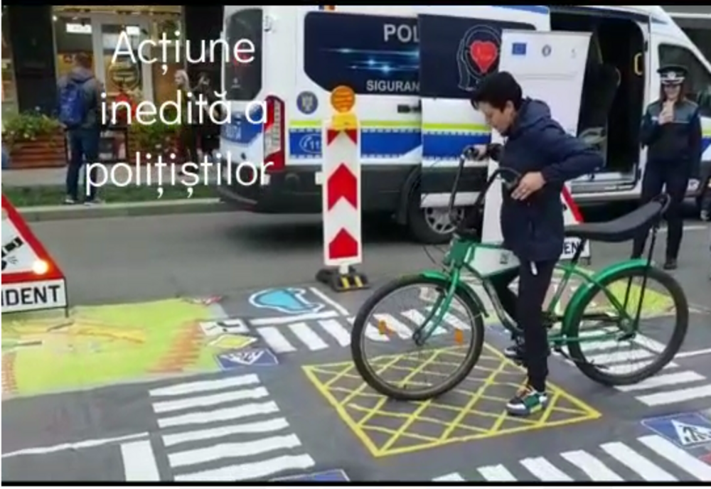 Poliţiştii au venit cu „bicicleta beată” în centrul Bacăului