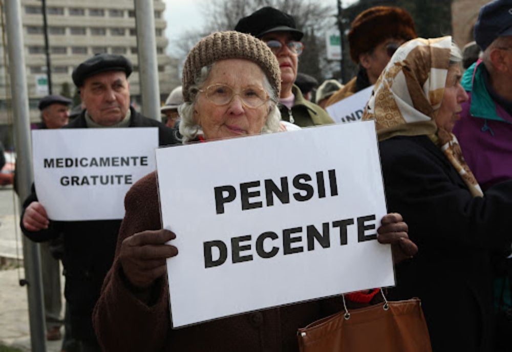 Proteste la Guvern - Pensionarii sunt disperați și cer mărirea pensiilor în contextul exploziei prețurilor pentru alimente și energie