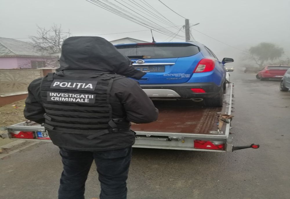 Autovehicul furat din Norvegia, identificat de polițiștii din Bacău