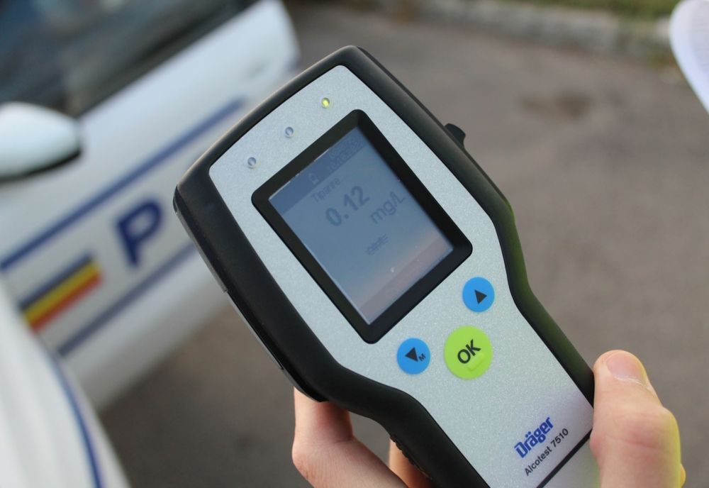 Un bărbat din Filipești, beat, la prima oră, la volanul unei mașini