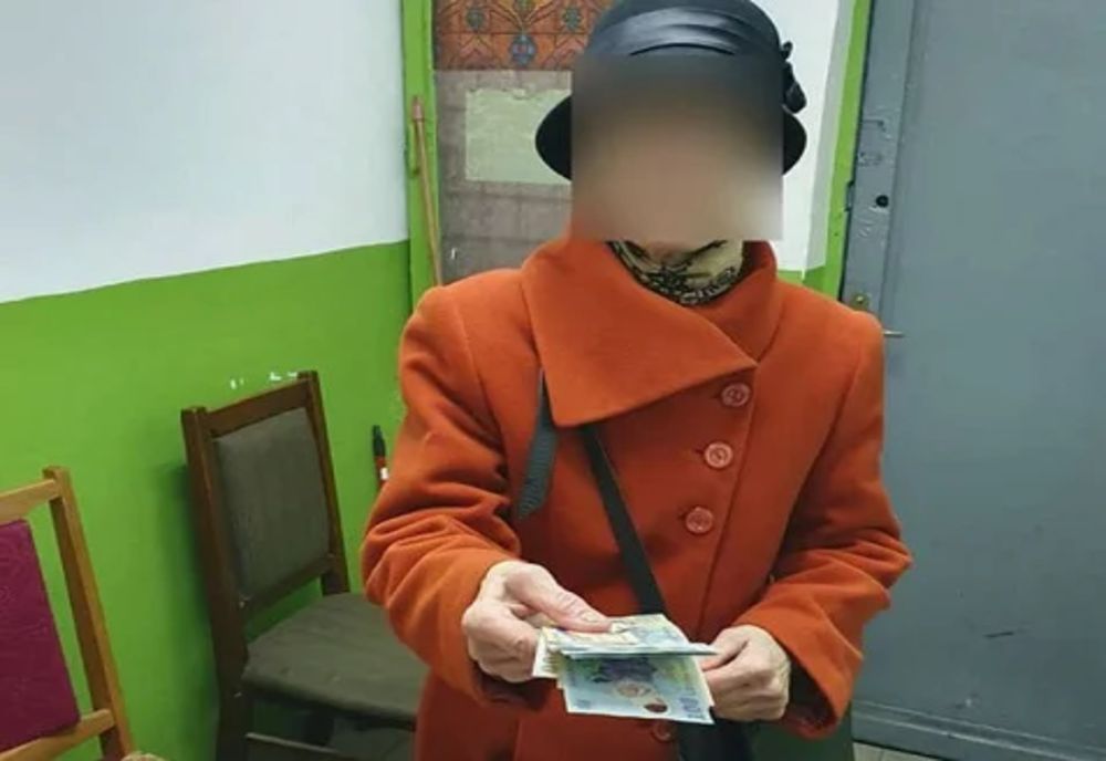 O femeie a găsit un card bancar și o sumă de bani în zona Pieței Centrale. Ce a făcut imediat după