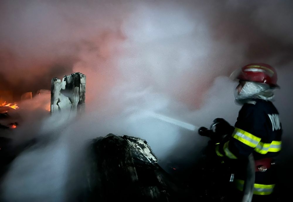 Incendiu la o casă din Comănești