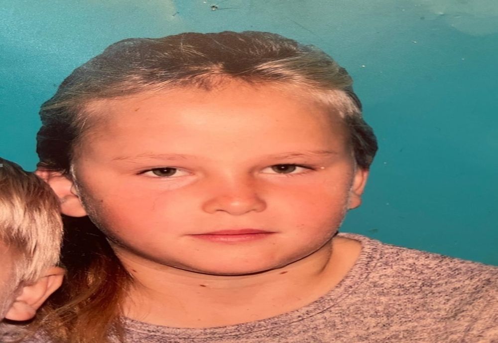 Sunați IMEDIAT la 112 dacă aveți informații despre această fetiță în vârstă de 11 ani!