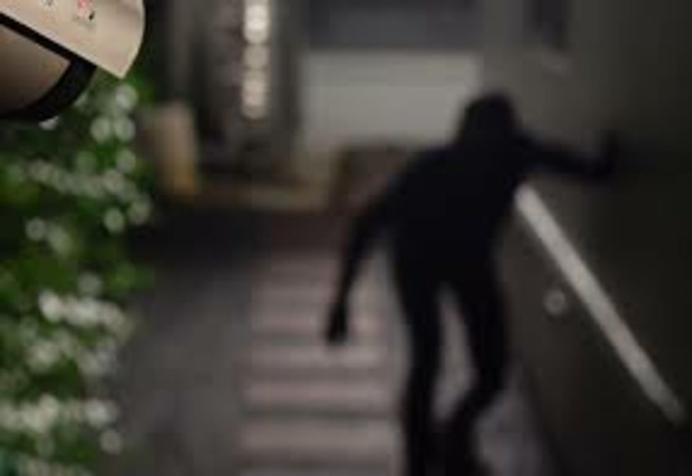 Adolescent, tâlhărit într-un parc din Bacău