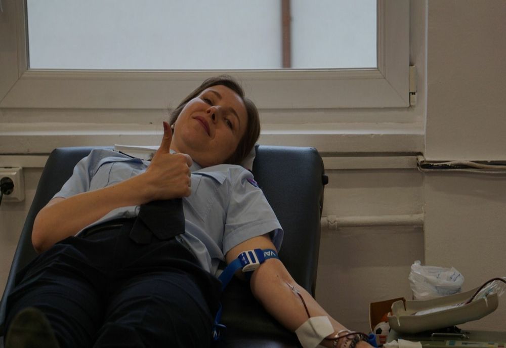 Salvatori și în afara locului de muncă: pompierii băcăuani au donat sânge