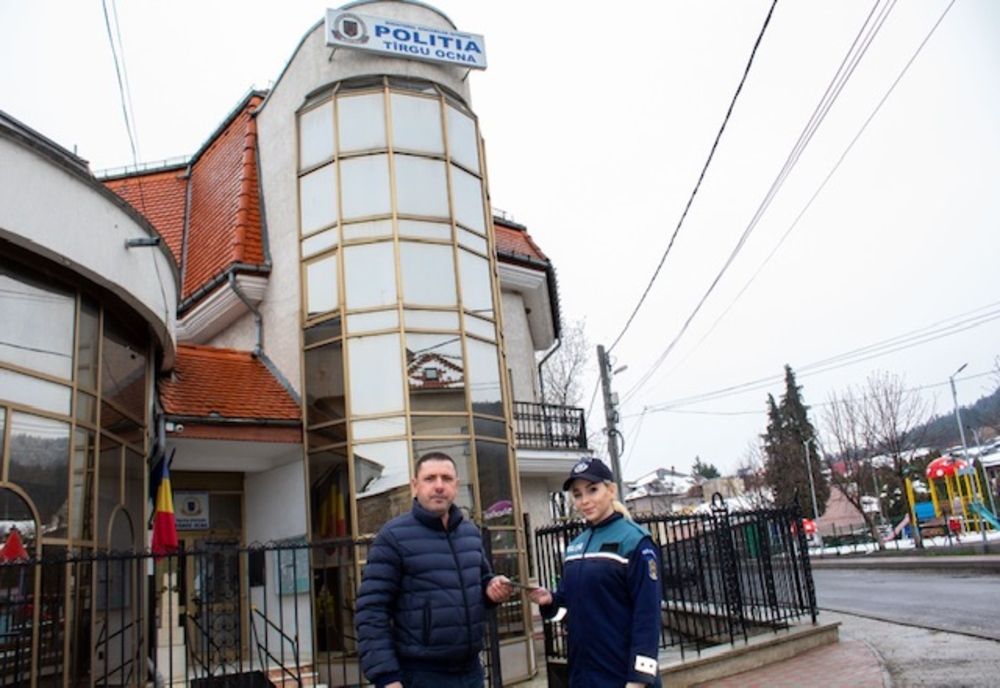 Ce a făcut un bărbat care a găsit o sumă de bani în fanta unui bancomat