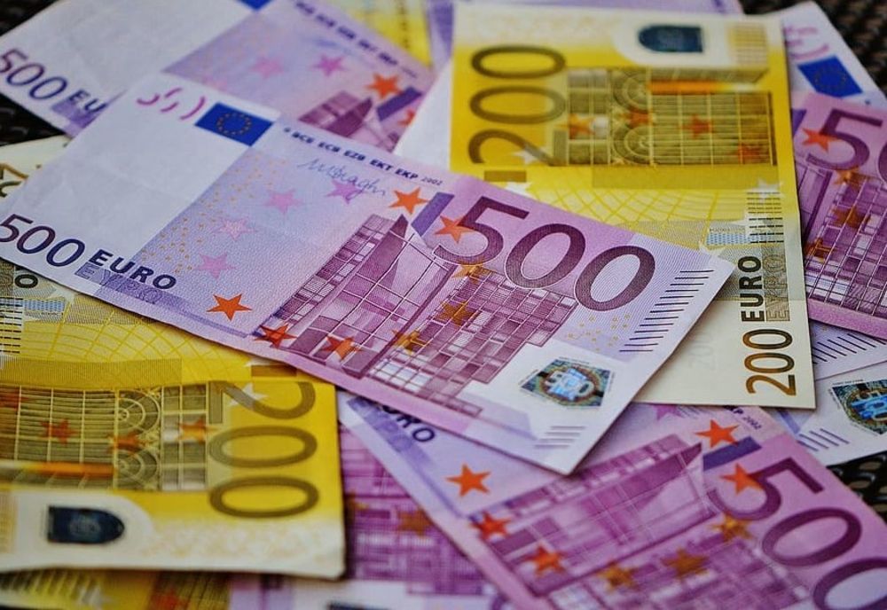 Nababi la stat. Angajații unei primării, premiați cu 10.000 de euro pentru proiecte europene ratate