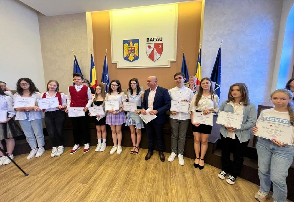 Elevii de 10, recompensați de Consiliul Județean Bacău
