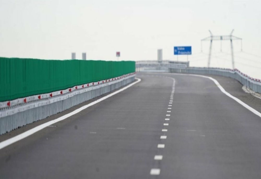 TRAFIC OPRIT PE A2 BUCUREȘTI - CONSTANȚA DIN CAUZA UNUI INCENDIU DE VEGETAȚIE