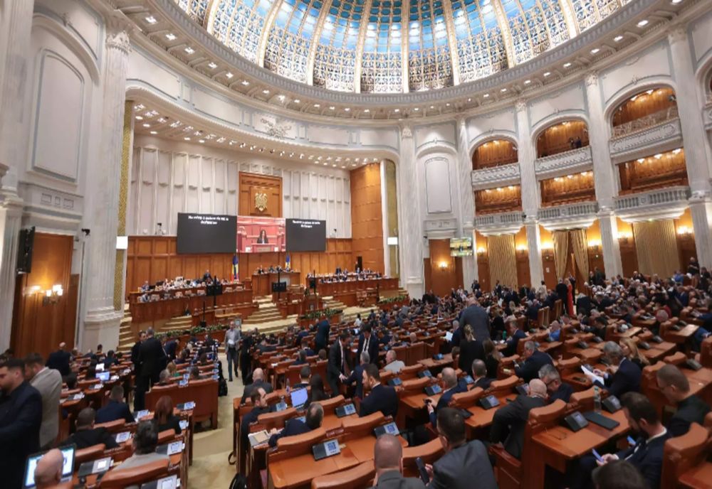 Cât îi „ustură”, de fapt, pe parlamentari tăierea de 10% din suma forfetară. Austeritate mai mult pe hârtie