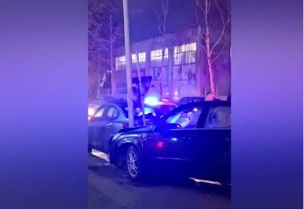 Urmărire ca-n filme încheiată cu un accident grav, la Băcău: șoferul băut a fugit după impact