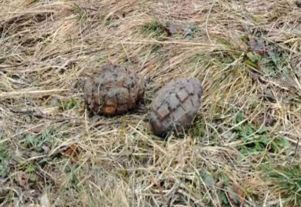 Descoperire "explozivă" în Aiud: două grenade fără focos găsite pe o stradă