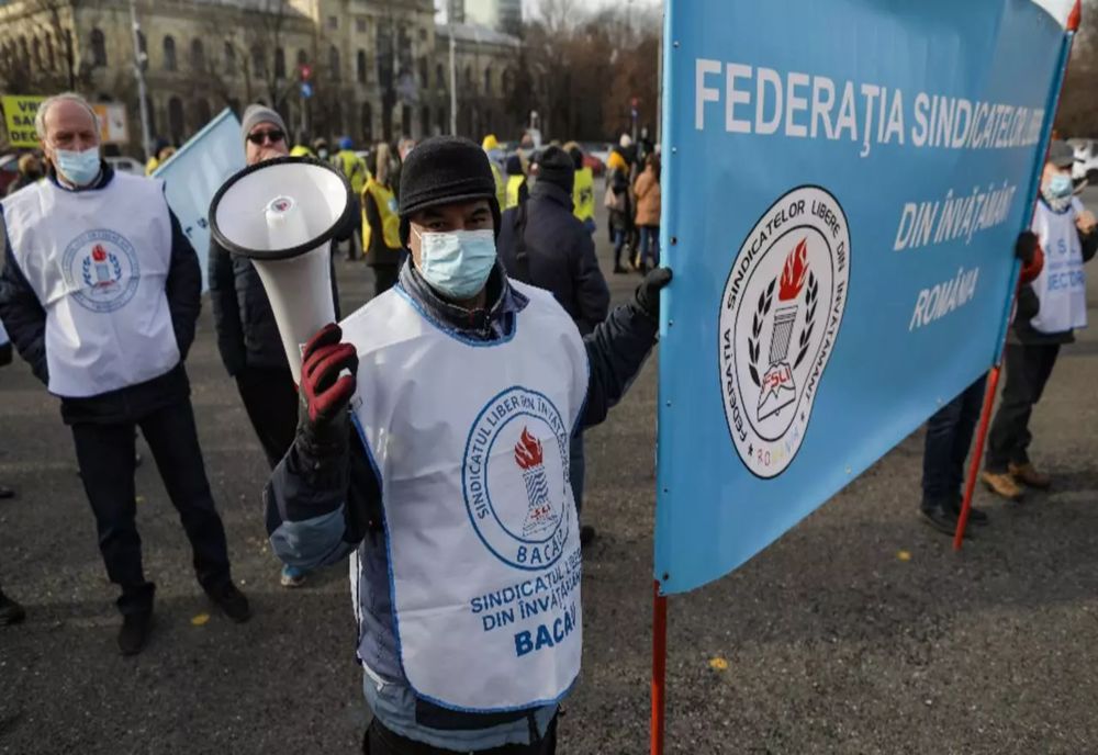 Sindicatele din Educație ies în stradă: profesorii protestează la ușa Guvernului