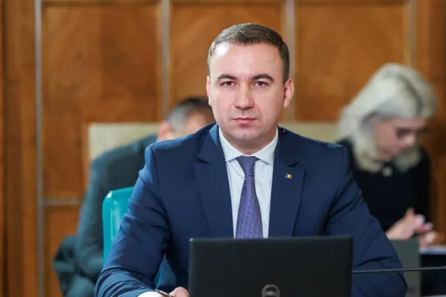 Motorina scade sub pragul psihologic de 10 lei. Bogdan Ivan atacă Guvernul: „Cum am ajuns iar aici?”