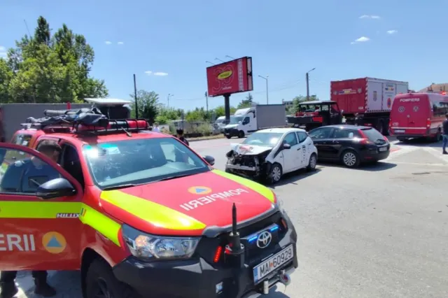 Scânteile care au provocat incendiul de lângă rafinăria din Ploiești. Peste 50 de pompieri mobilizați