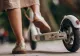 Bărbat, în comă după ce a fost lovit de o trotinetă electrică, condusă de un minor, la Buhuși