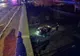 Accident spectaculos la Comănești! Un autoturism, “împins” ca la popice de pe pod direct în râu!
