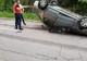 FOTO: Accident spectaculos lângă parcul Cancicov! O mașină s-a răsturnat după ce a lovit cu roata o gură de canal