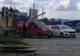 VIDEO: Ca în Stan și Bran: Mecanicul de locomotivă oprește trenul și coboară ca să pună bariera