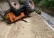 A murit strivit sub tractorul pe care îl conducea. Șoferul conducea cu viteză pe un drum în pantă
