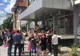 FOTO:Protestatarii caselor Habitat vor utilităţi gratuite de la Primăria Bacău. Oamenii au fost sfătuiţi să aibă răbdare