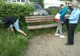 Traşi de urechi de primarul Necula, poliţiştii locali din Bacău au pornit ofensiva împotriva spărgătorilor de seminţe. În două zile au dat amenzi cât într-o lună bună