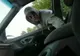 Mașina deschisă, invitație pentru hoți! Ce a pățit un tânăr din Comănești care și-a lăsat mașina descuiată ca să cumpere ceva de la magazin