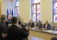 VIDEO: Ca la divorț. Primarul Bacăului nu a venit la semnarea contractelor cu vicepremierul Suciu. Le va primi prin poștă.”Îi lipsesc cei șapte ani de-acasă”, spune Dragoș Benea