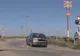 Inconștiență la volan! Șoferi în depășire în timp ce traversau calea ferată