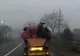 PERICOL PUBLIC!TRANSPORT ȘCOLAR HIPO în județul Bacău. Mai mulți copii înghesuiți într-o căruță nesemnalizată sunt cărați la școală ca la iarmaroc