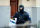 Ţigări şi articole pirotehnice interzise, confiscate de poliţişti în cadrul unor percheziţii 