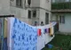 A rămas fără hainele puse la uscat! Pe cine au prins polițiștii cu rufele în brațe