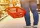 Hoțul care fura telefoane sau gențile clienților din supermarketuri, prins de polițiști