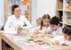Modificare majoră în educație. Absolvenții liceelor pedagogice vor mai putea preda doar în grădinițe și creșe 