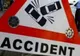 Un bărbat din Comănești s-a urcat beat la volan, a lovit un autoturism și a fugit de la locul accidentului