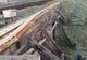 Podul CFR sprijinit cu proptele din lemn, se află în program de reabilitare