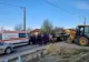 Accident înfiorător în Bacău. 2 muncitori bărbați care descărcau o remorcă AU MURIT, striviți de un stâlp de beton