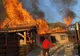 Bacău : Incendiu puternic în Lupești, comuna Mănăstirea Cașin - trei locuințe și anexe, afectate de flăcări